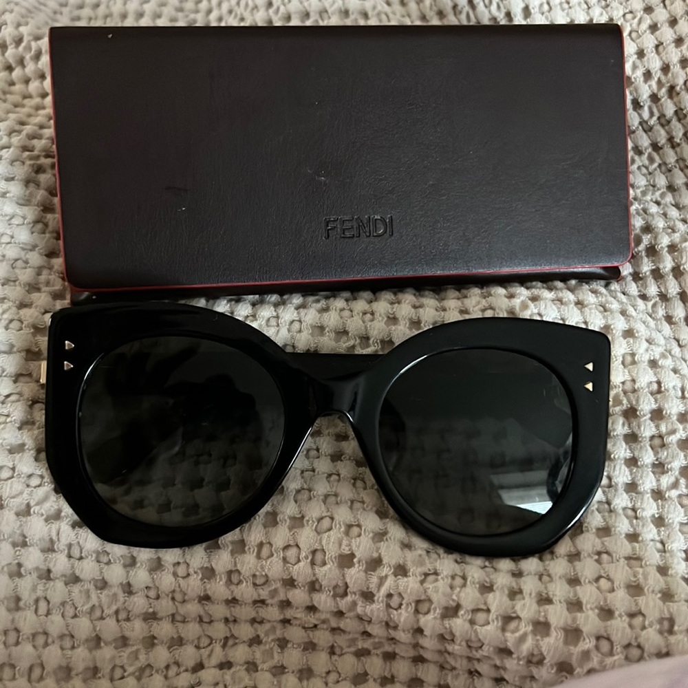 Black cat eye shades